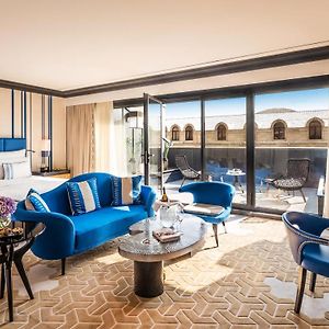 Dinamo Suite